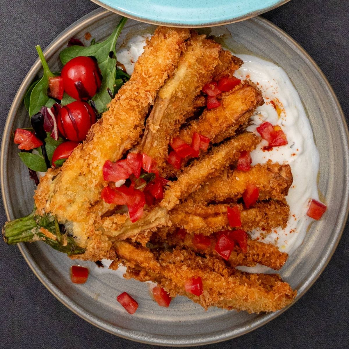 Vânătă pane cu sos de iaurt